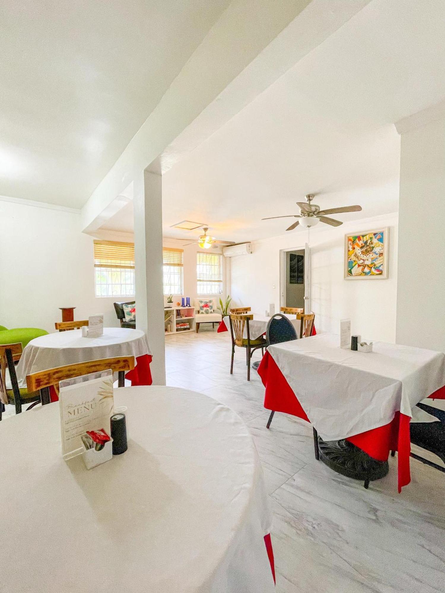 Golden Palms House Acomodação com café da manhã  Nassau