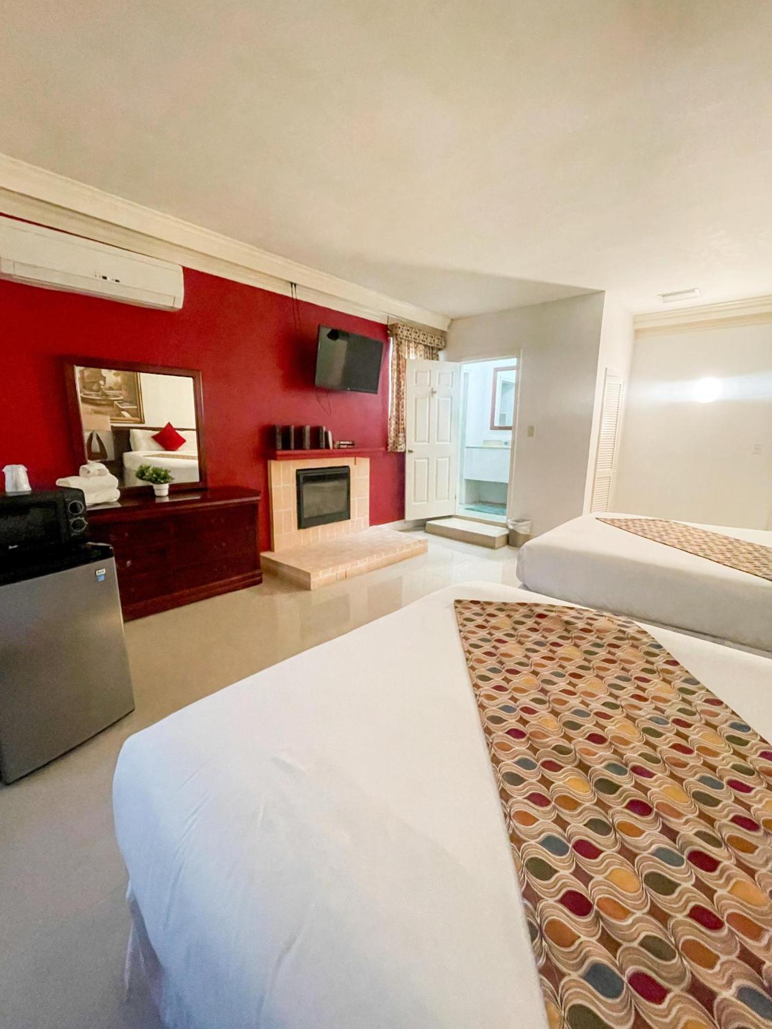 Bed & Breakfast Golden Palms House Nassau