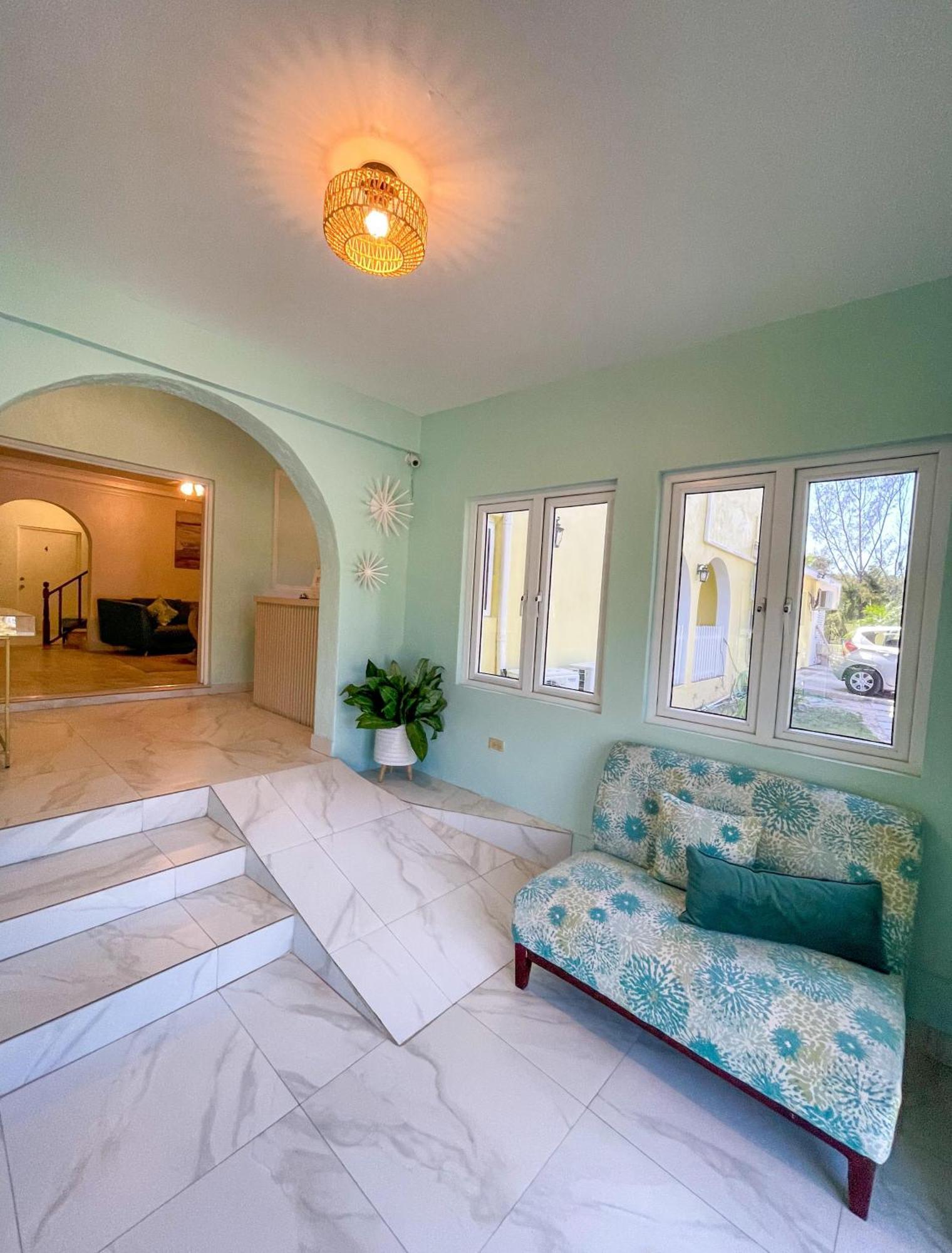 Golden Palms House Bed & Breakfast