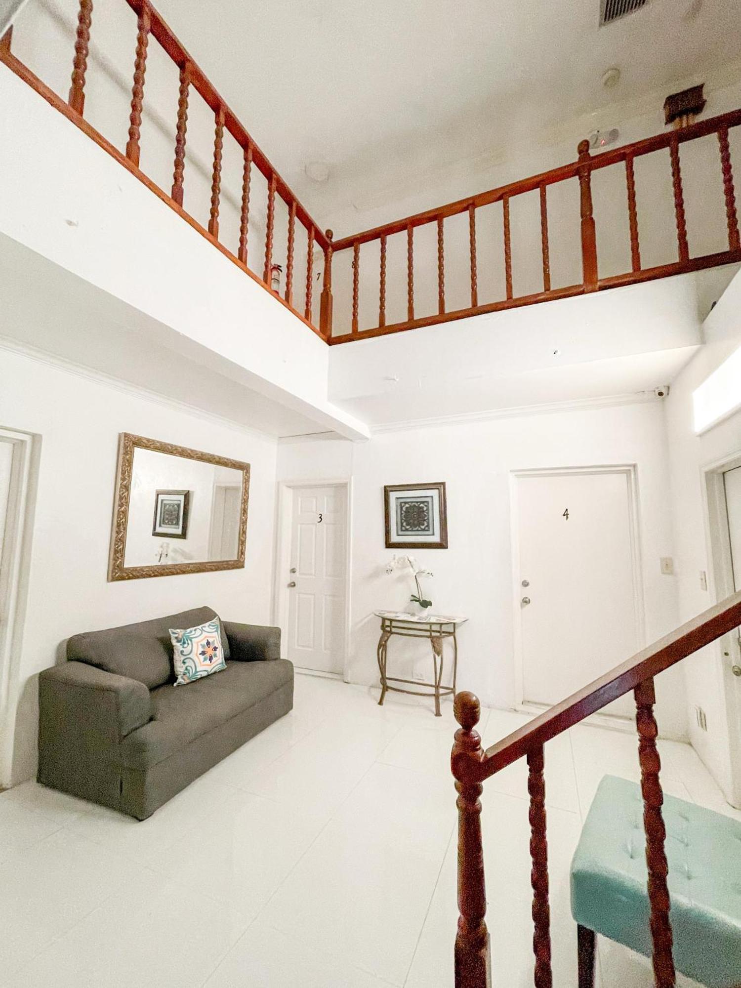 Golden Palms House Bed & Breakfast 3*
