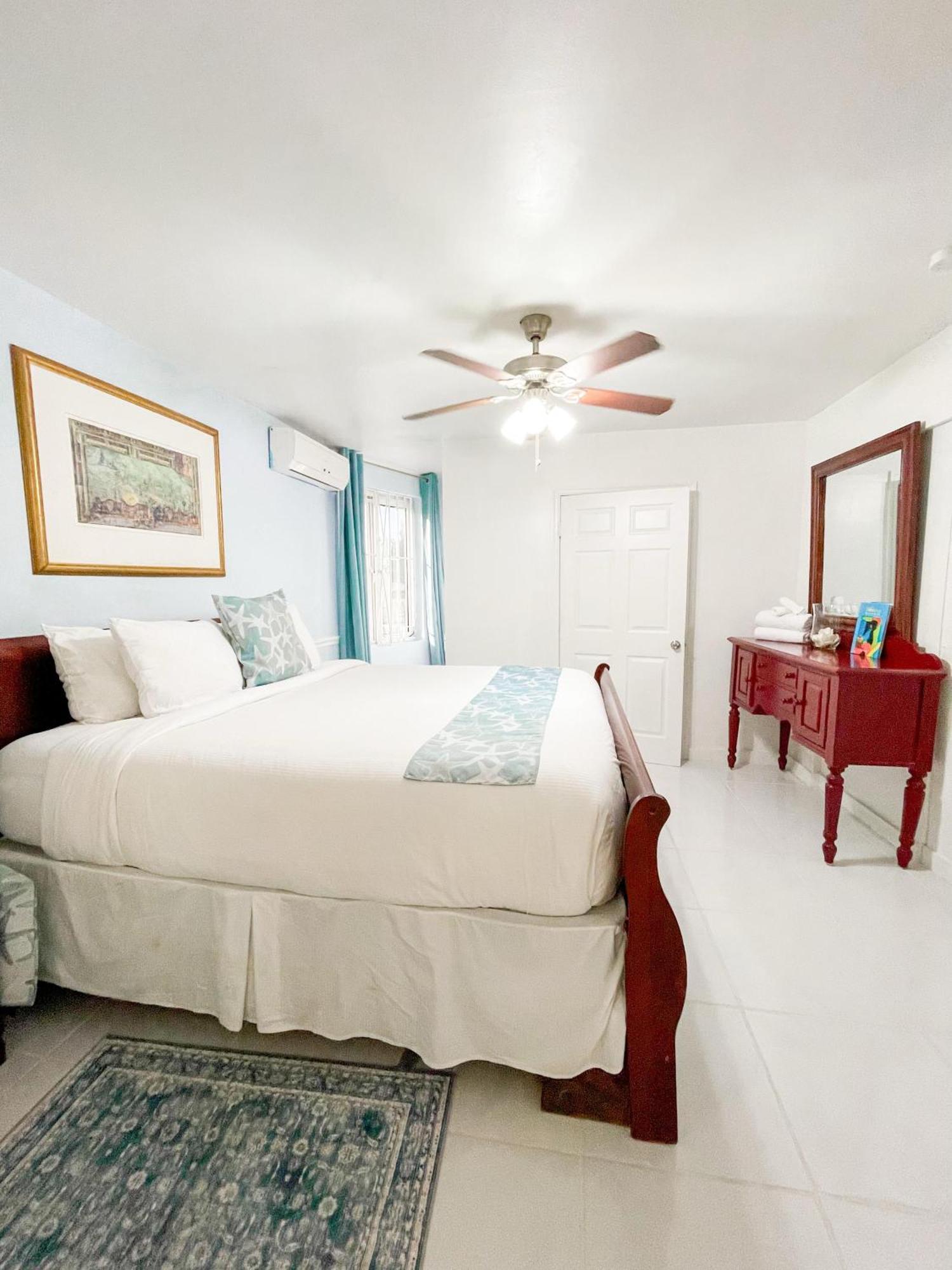 Golden Palms House Nassau